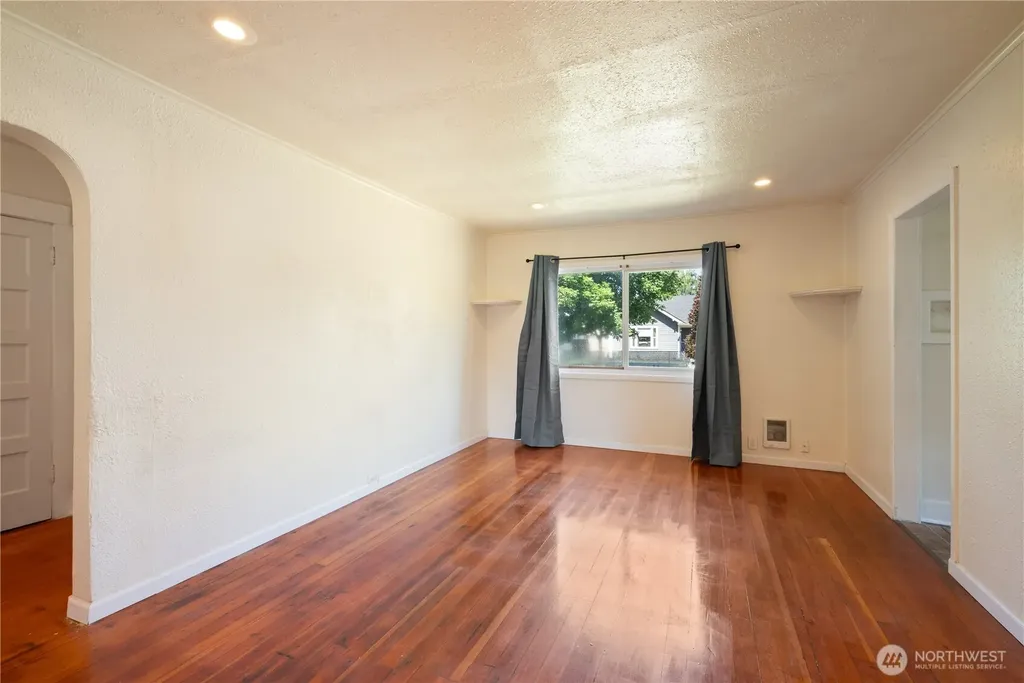608 16th Avenue Longview WA 98632