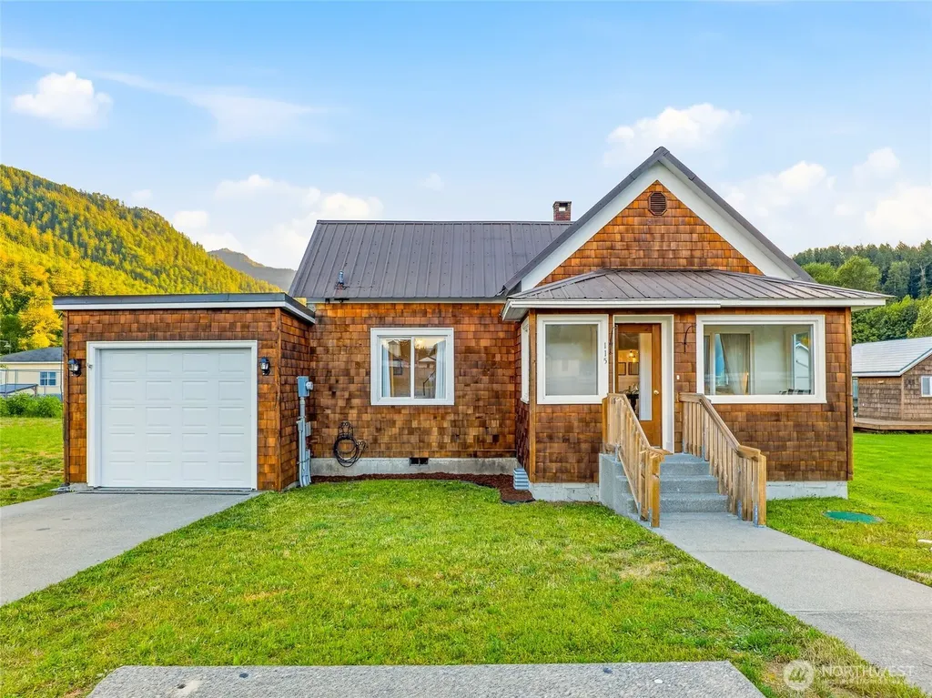 115 5th Street N Skykomish WA 98288