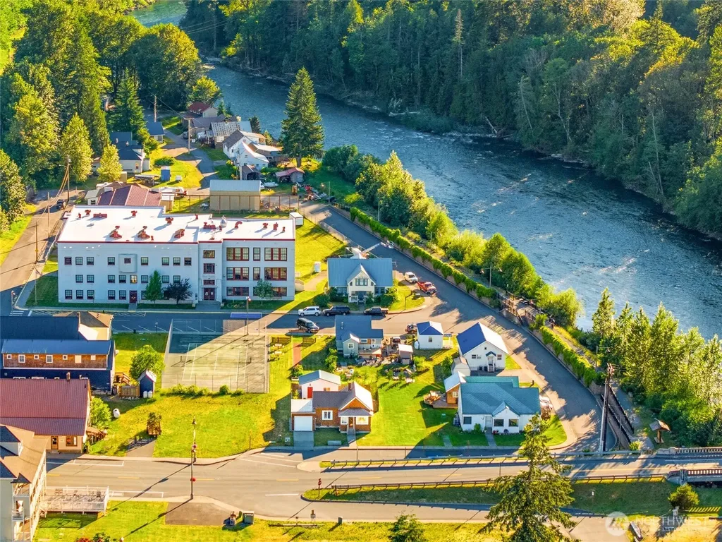 115 5th Street N Skykomish WA 98288