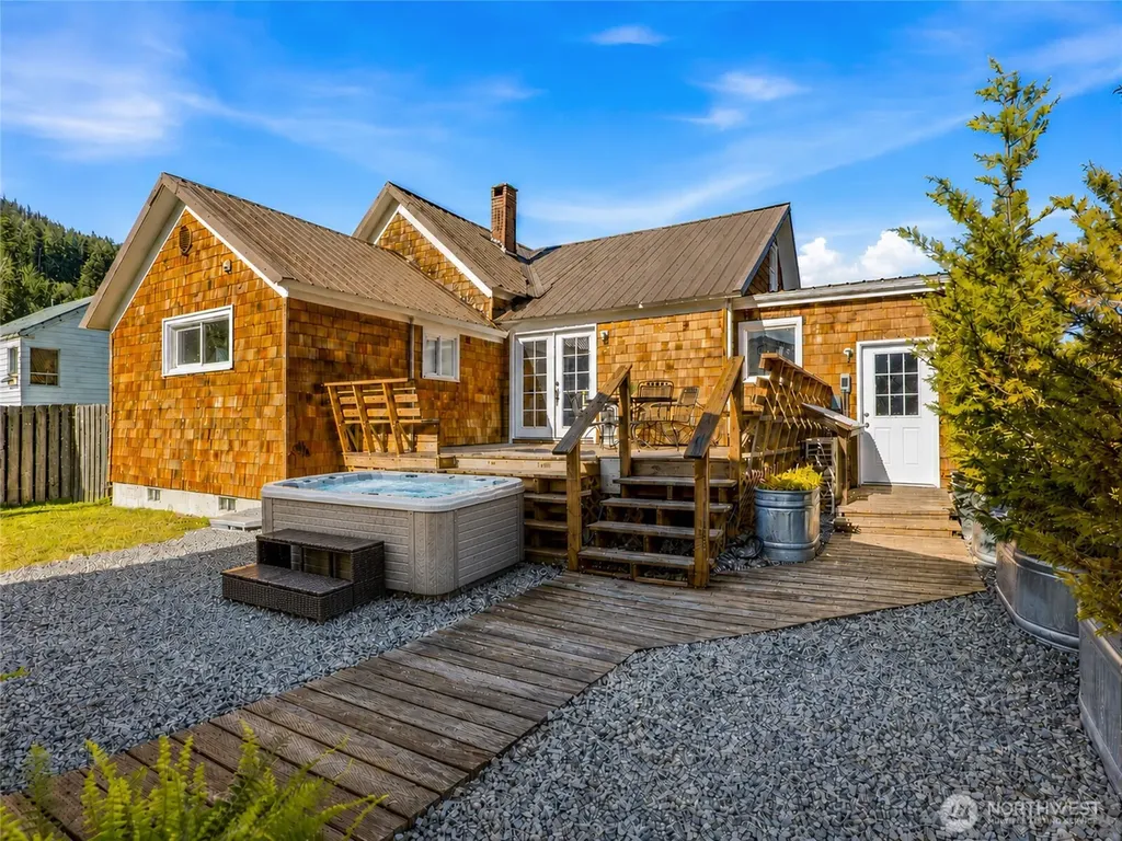115 5th Street N Skykomish WA 98288