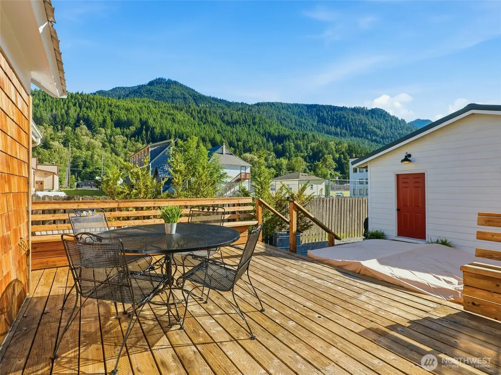 115 5th Street N Skykomish WA 98288