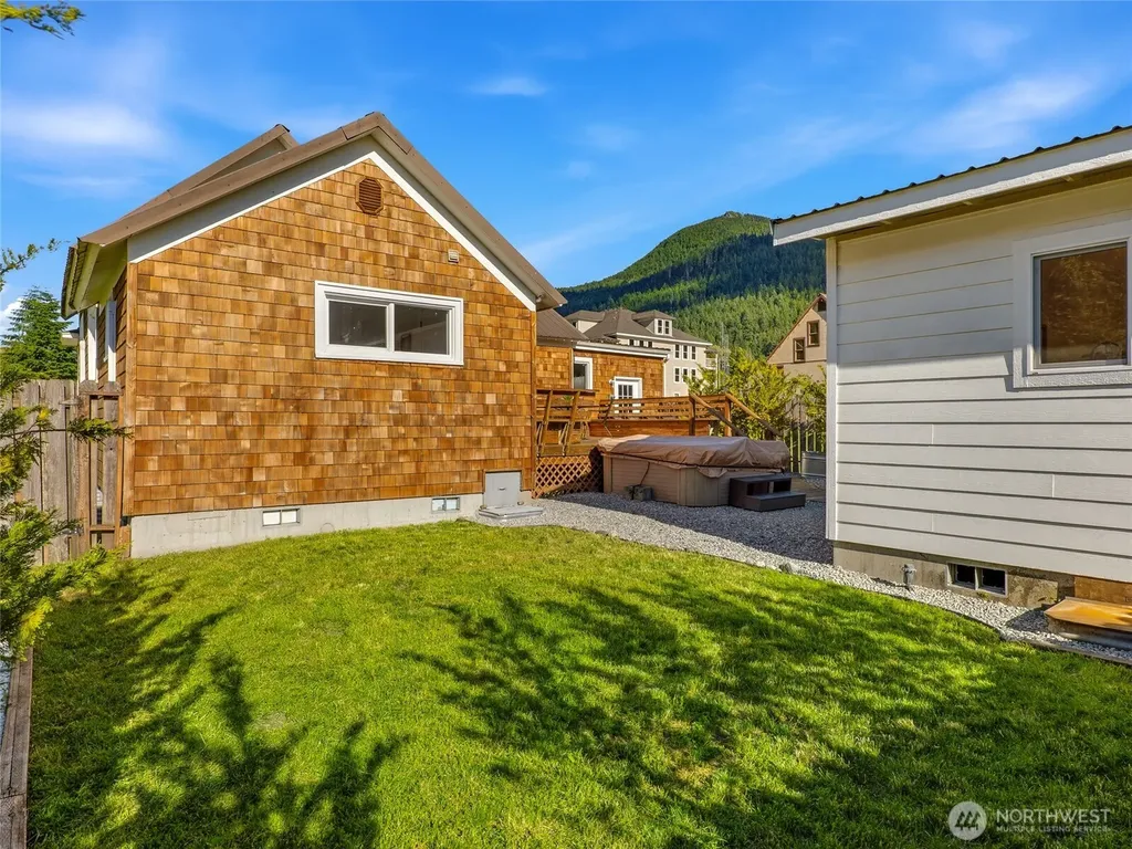 115 5th Street N Skykomish WA 98288