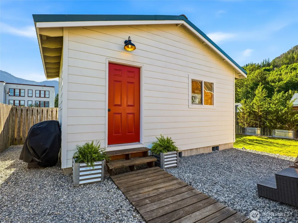 115 5th Street N Skykomish WA 98288