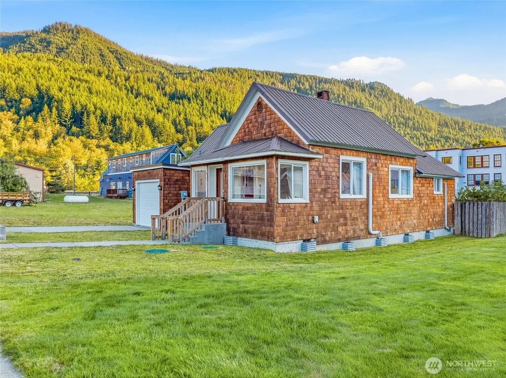 115 5th Street N Skykomish WA 98288