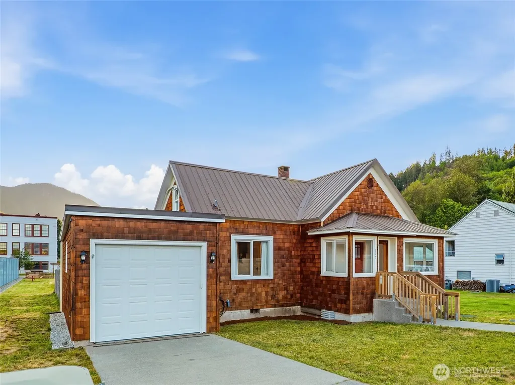 115 5th Street N Skykomish WA 98288