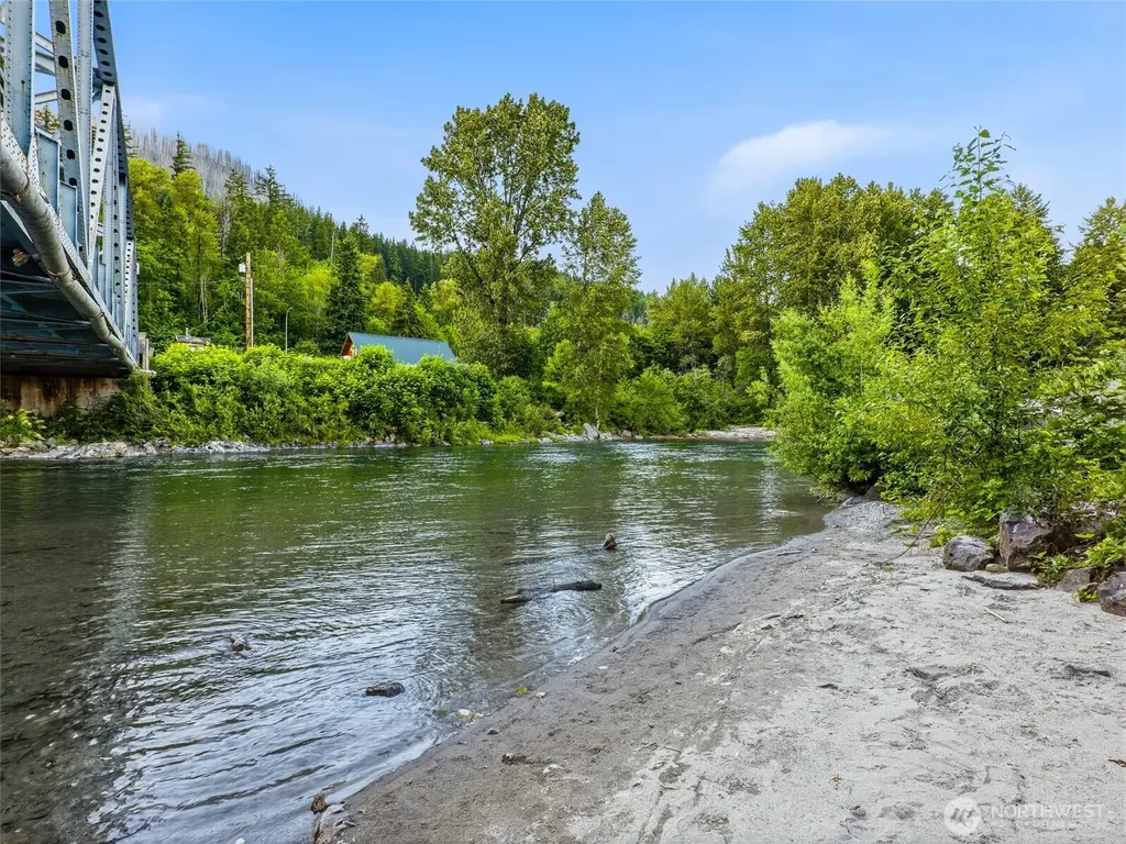 115 5th Street N Skykomish WA 98288
