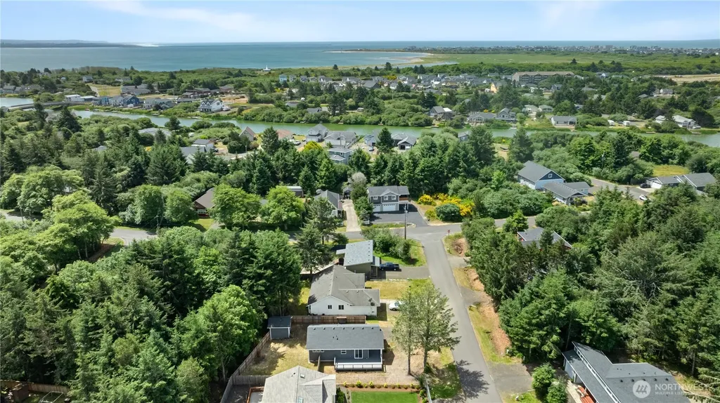 882 Vagabond Avenue SW Ocean Shores WA 98569