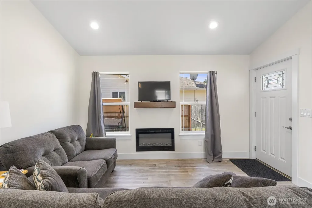 882 Vagabond Avenue SW Ocean Shores WA 98569