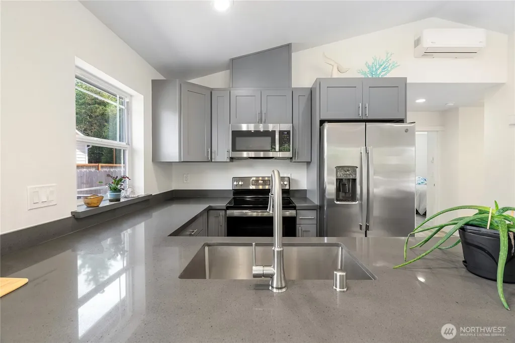 882 Vagabond Avenue SW Ocean Shores WA 98569