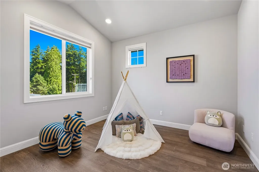 5239 117th Ave SE Bellevue WA 98006