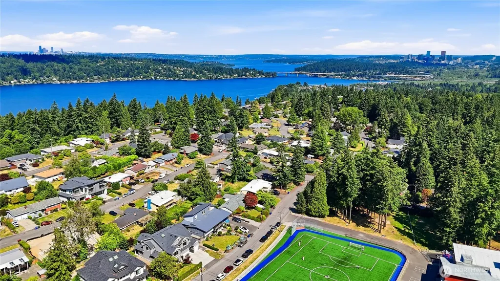 5239 117th Ave SE Bellevue WA 98006