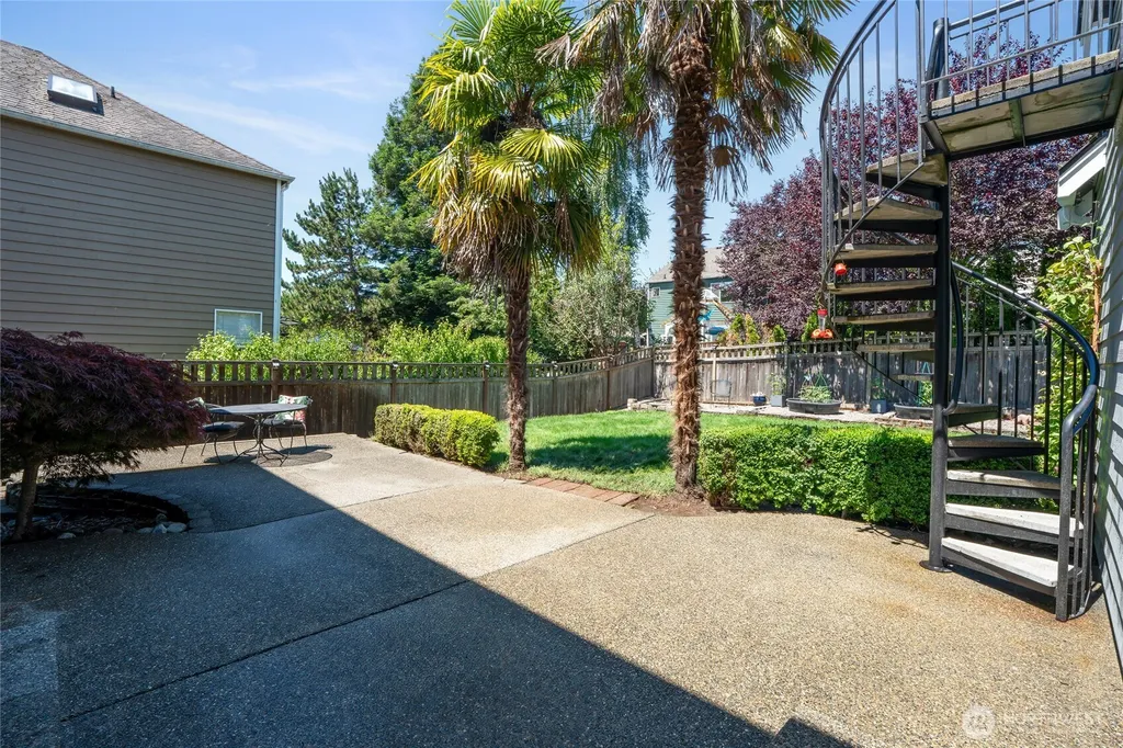3207 Parkside Circle NE Tacoma WA 98422