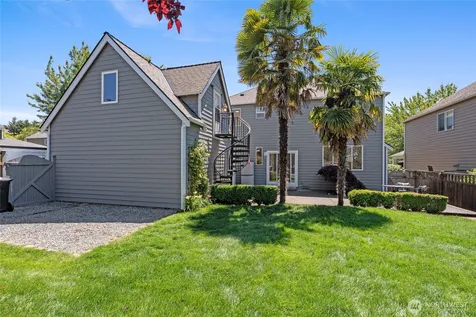 3207 Parkside Circle NE Tacoma WA 98422
