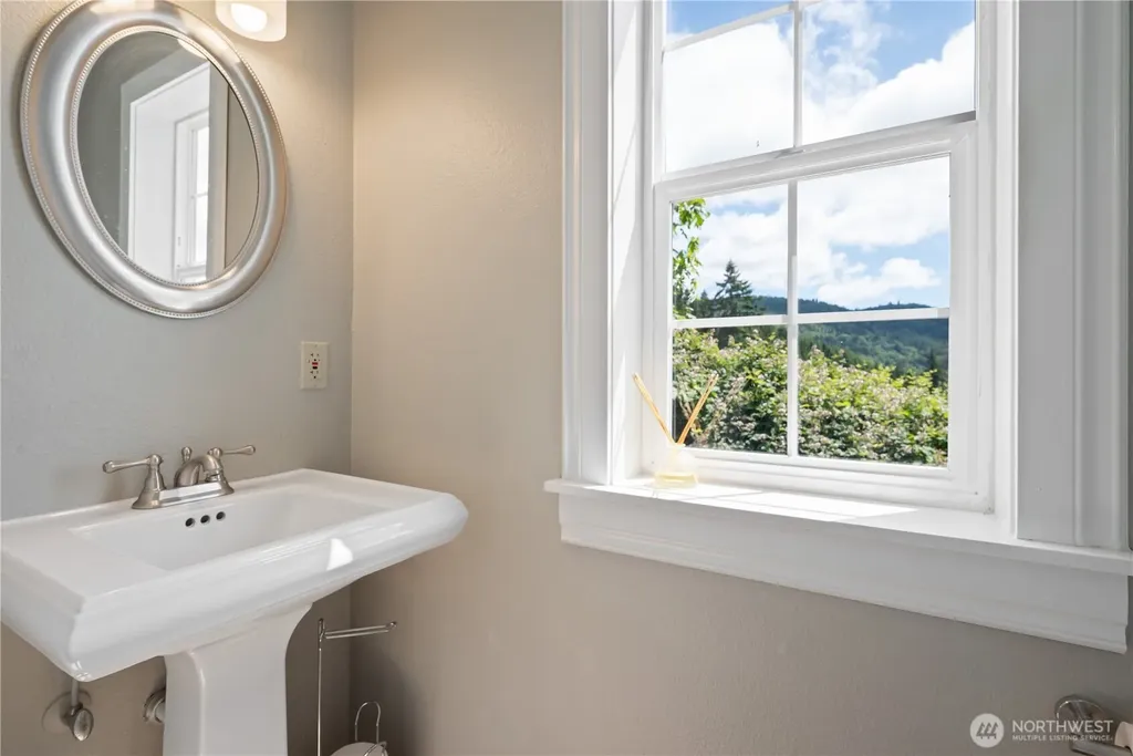 2420 Ivy Lane Kelso WA 98626