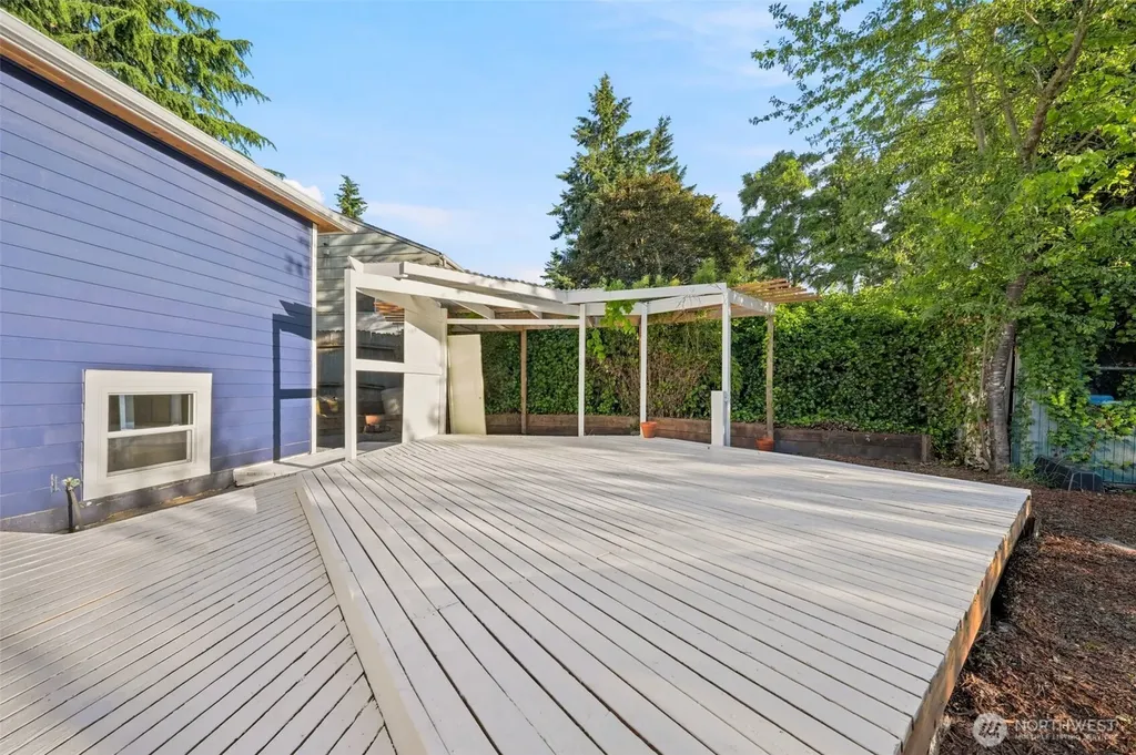17211 3rd Avenue NE Shoreline WA 98155