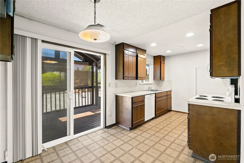 502 Kincaid Avenue Sumner WA 98390