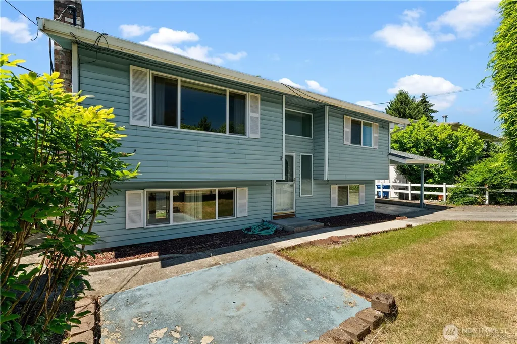 502 Kincaid Avenue Sumner WA 98390