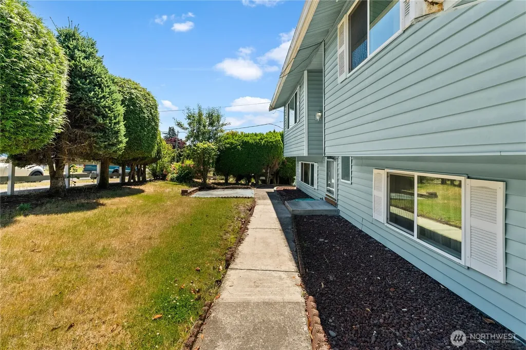 502 Kincaid Avenue Sumner WA 98390