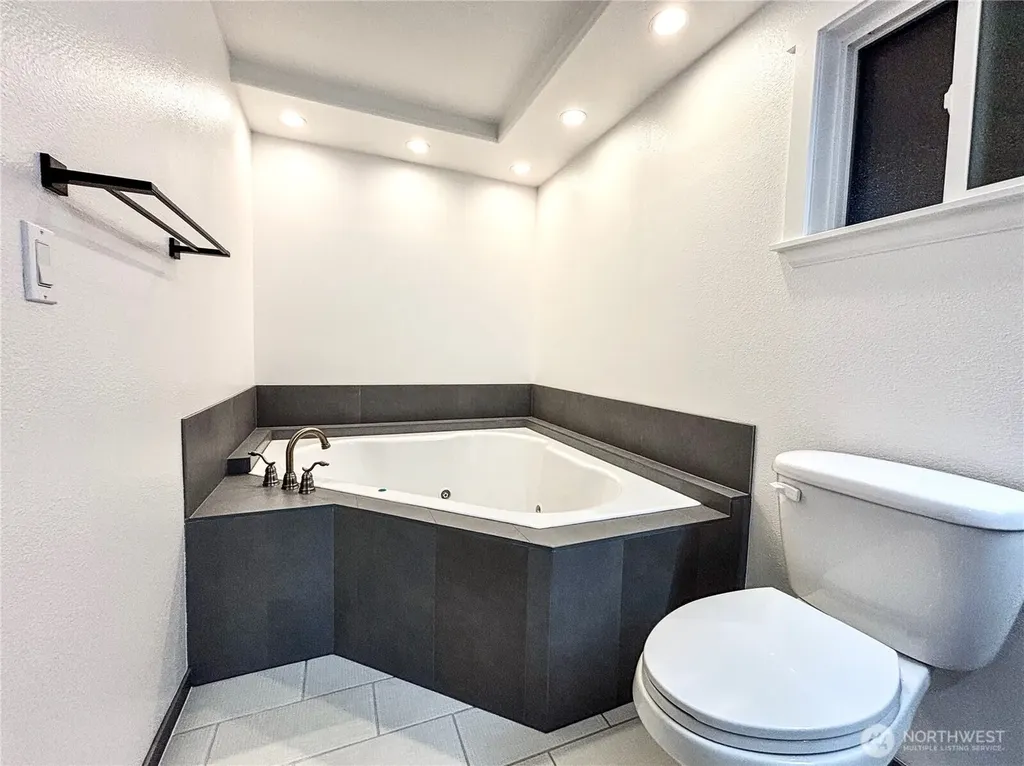 4248 SE A Street Auburn WA 98002