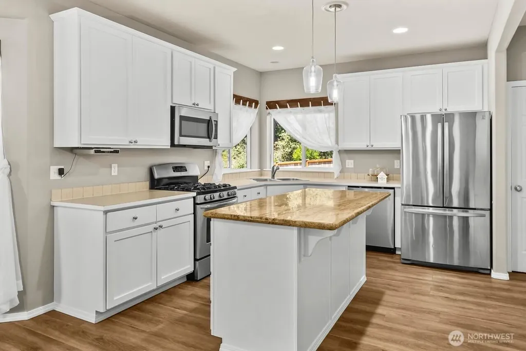 15802 123rd Avenue E Puyallup WA 98374