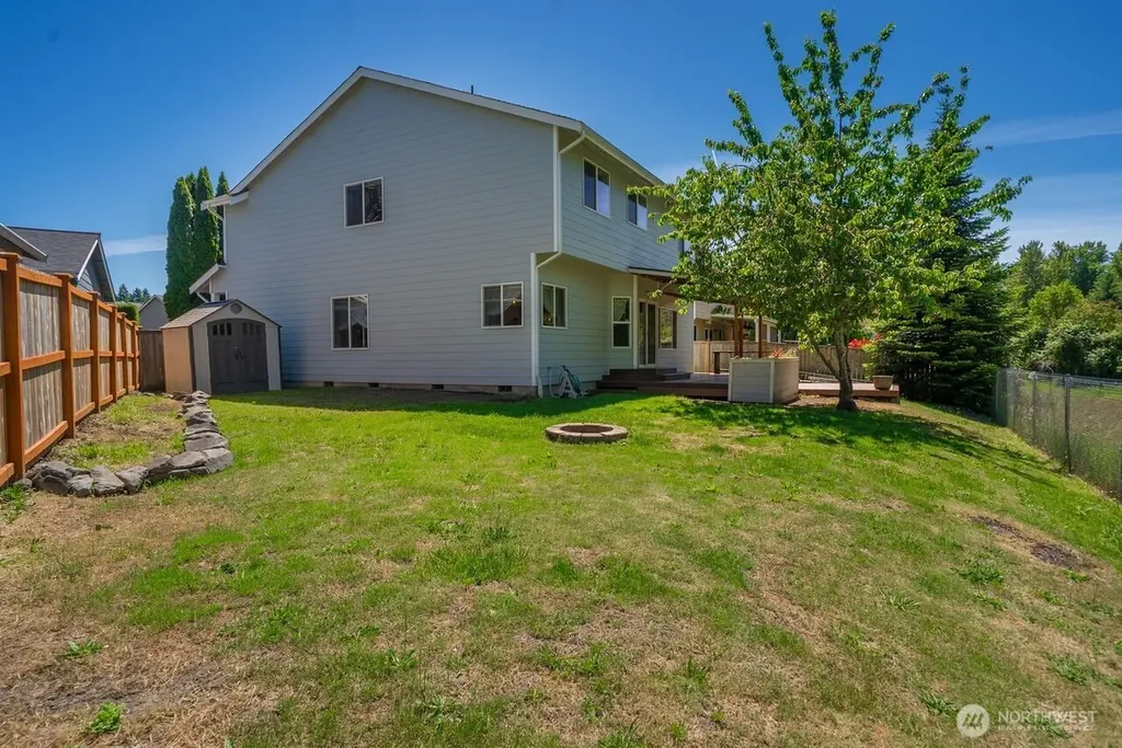 15802 123rd Avenue E Puyallup WA 98374