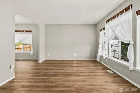 15802 123rd Avenue E Puyallup WA 98374