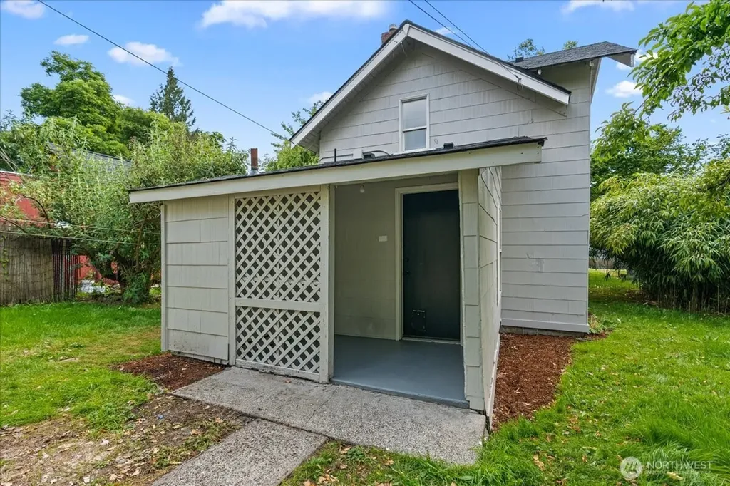 2322 S Ash Street Tacoma WA 98405