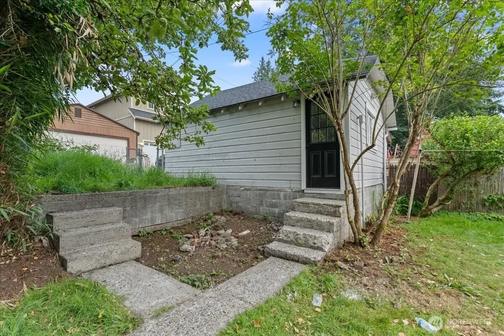 2322 S Ash Street Tacoma WA 98405