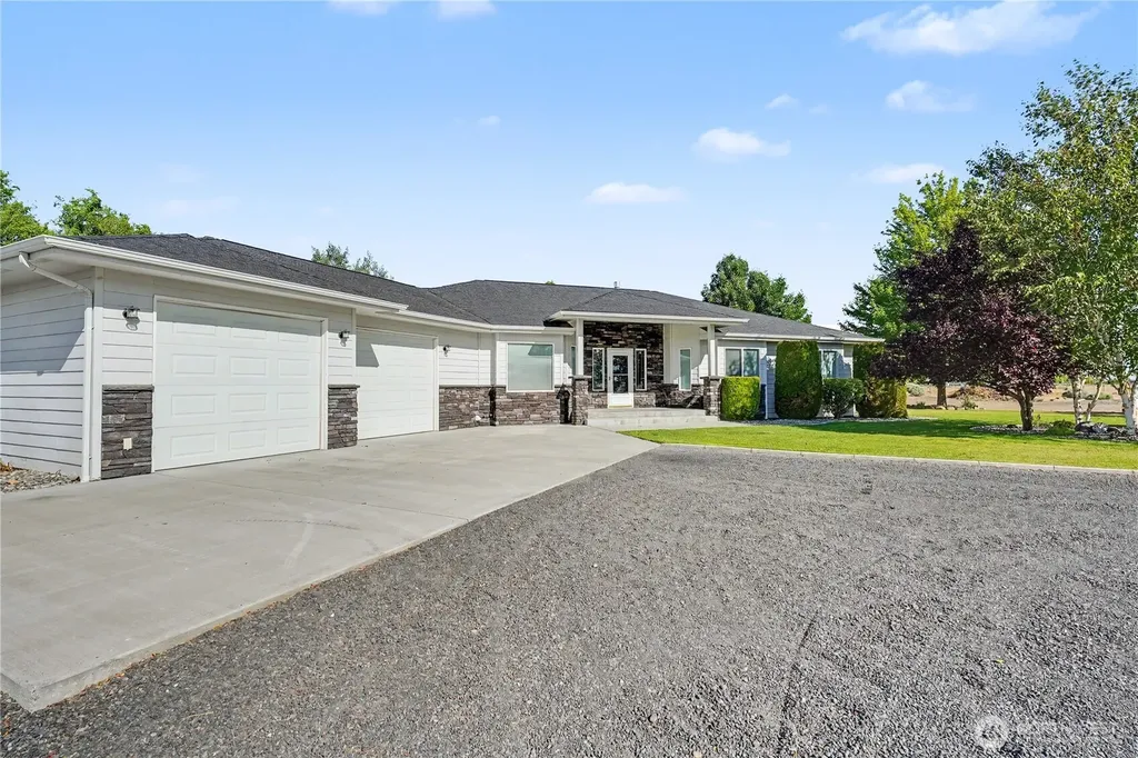 2328 Rd 10.2 NE Moses Lake WA 98837