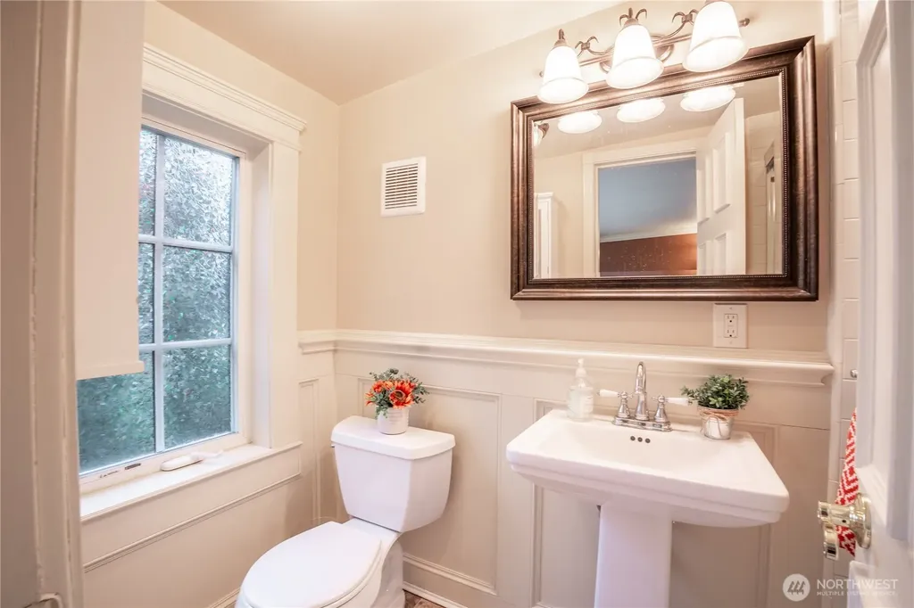 10007 Lake Steilacoom Drive SW Lakewood WA 98498