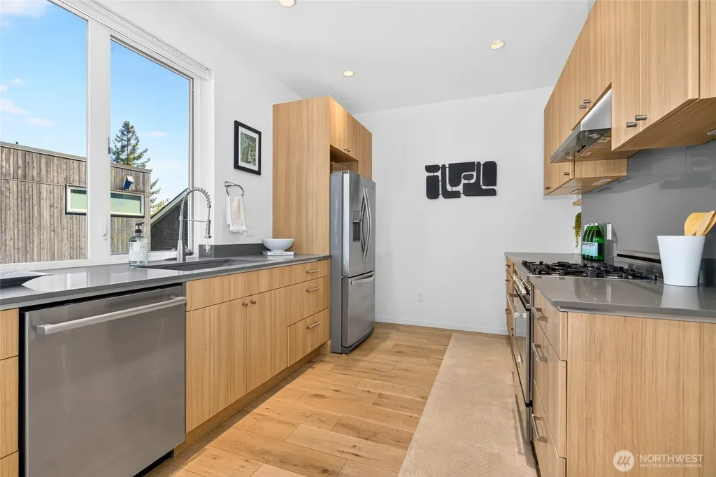 339 16th Avenue E Seattle WA 98112