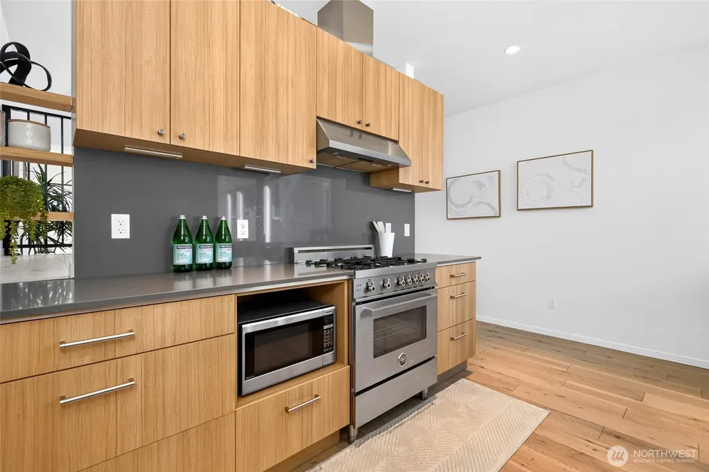 339 16th Avenue E Seattle WA 98112