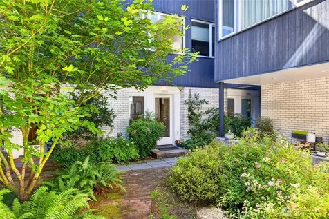 339 16th Avenue E Seattle WA 98112