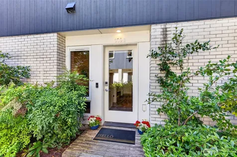 339 16th Avenue E Seattle WA 98112