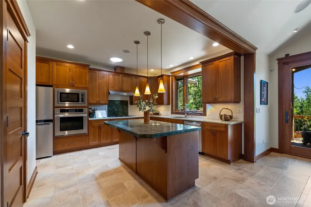 15765 Green Leaf Lane SW Port Orchard WA 98367
