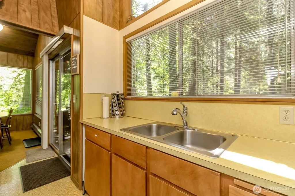 38115 564th St Ct E Ashford WA 98304