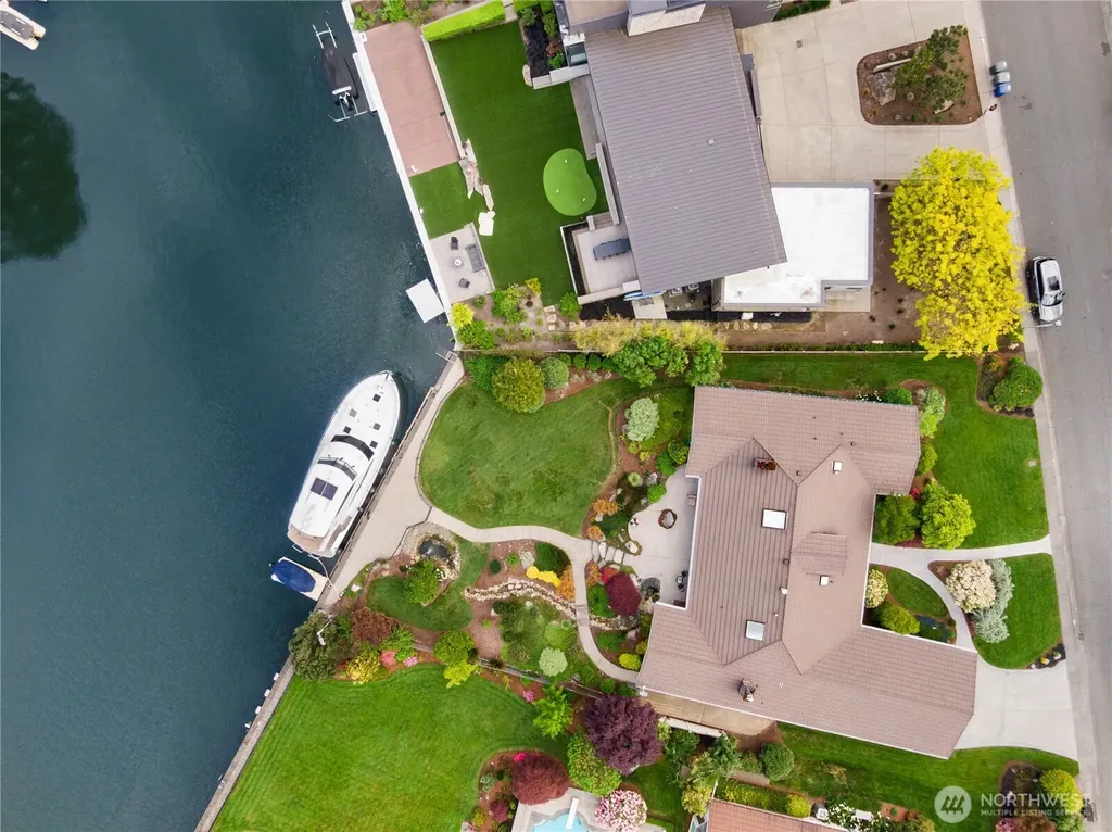 87 Cascade Key Bellevue WA 98006