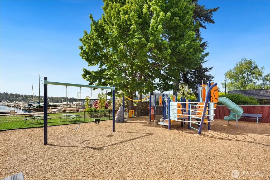 87 Cascade Key Bellevue WA 98006