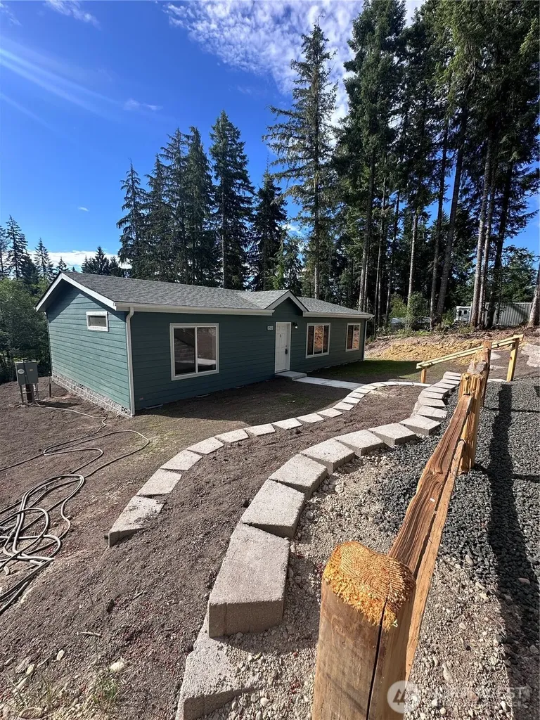 1561 E Trails End Drive Belfair WA 98528
