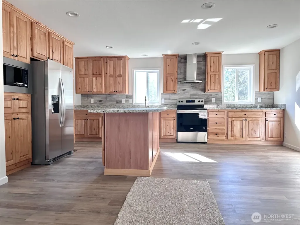 1561 E Trails End Drive Belfair WA 98528
