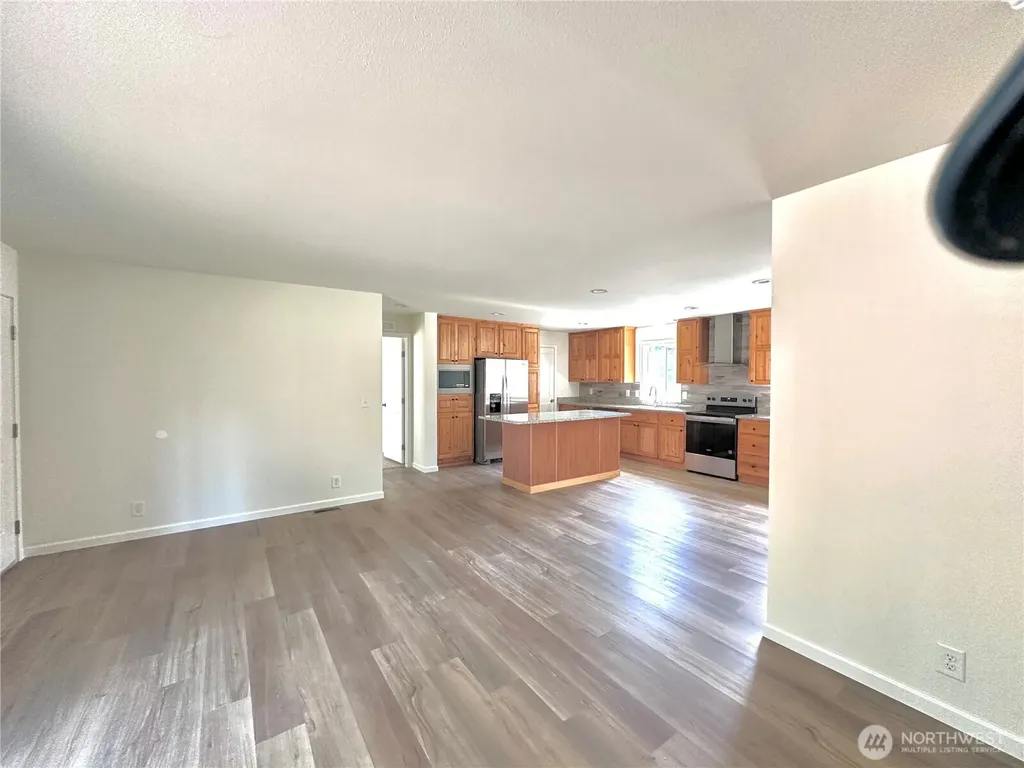 1561 E Trails End Drive Belfair WA 98528