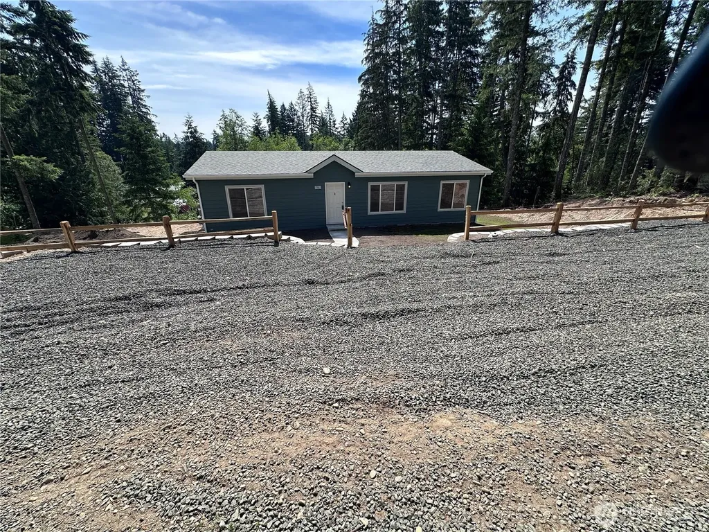 1561 E Trails End Drive Belfair WA 98528
