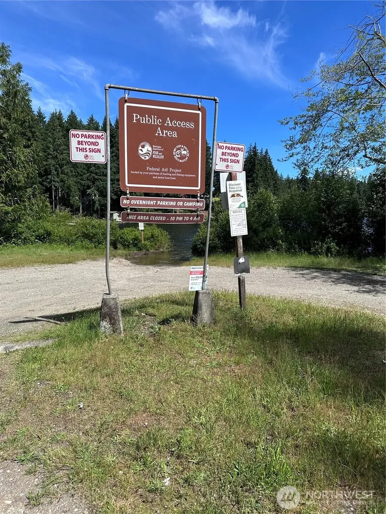 1561 E Trails End Drive Belfair WA 98528