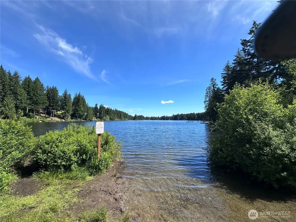 1561 E Trails End Drive Belfair WA 98528