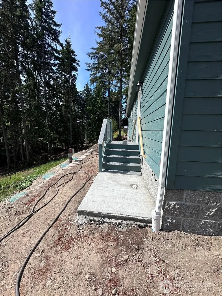 1561 E Trails End Drive Belfair WA 98528