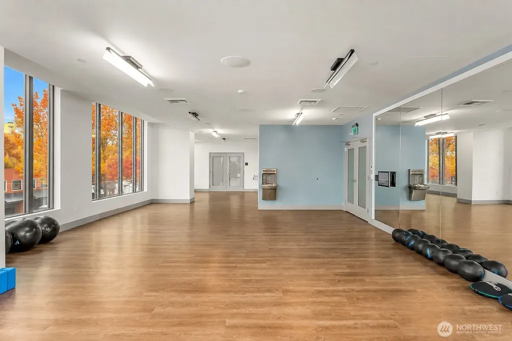 2510 6th Avenue Seattle WA 98121