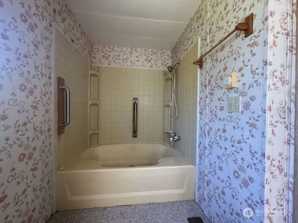 90 Baywood Village Road Sequim WA 98382