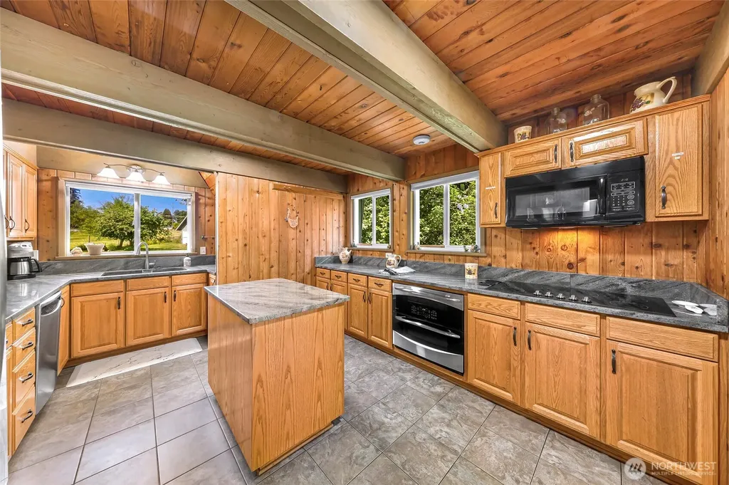 1418 E Blackburn Road Mount Vernon WA 98274
