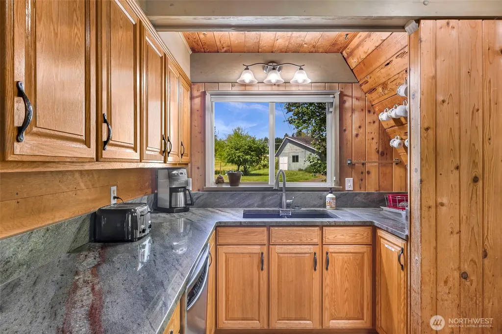 1418 E Blackburn Road Mount Vernon WA 98274