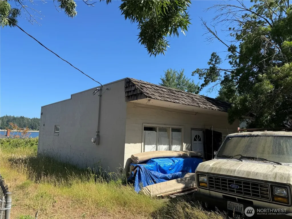 18480 E State Route 3 Allyn WA 98524